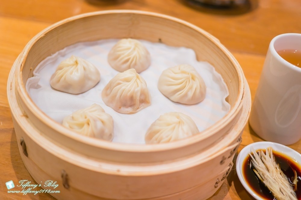 [台北美食]台灣必吃-鼎泰豐/小籠包排骨蛋炒飯及小菜推薦(附菜單)/米其林一星餐廳的點餐攻略