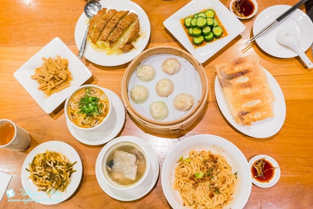 [台北美食]台灣必吃-鼎泰豐/小籠包排骨蛋炒飯及小菜推薦(附菜單)/米其林一星餐廳的點餐攻略