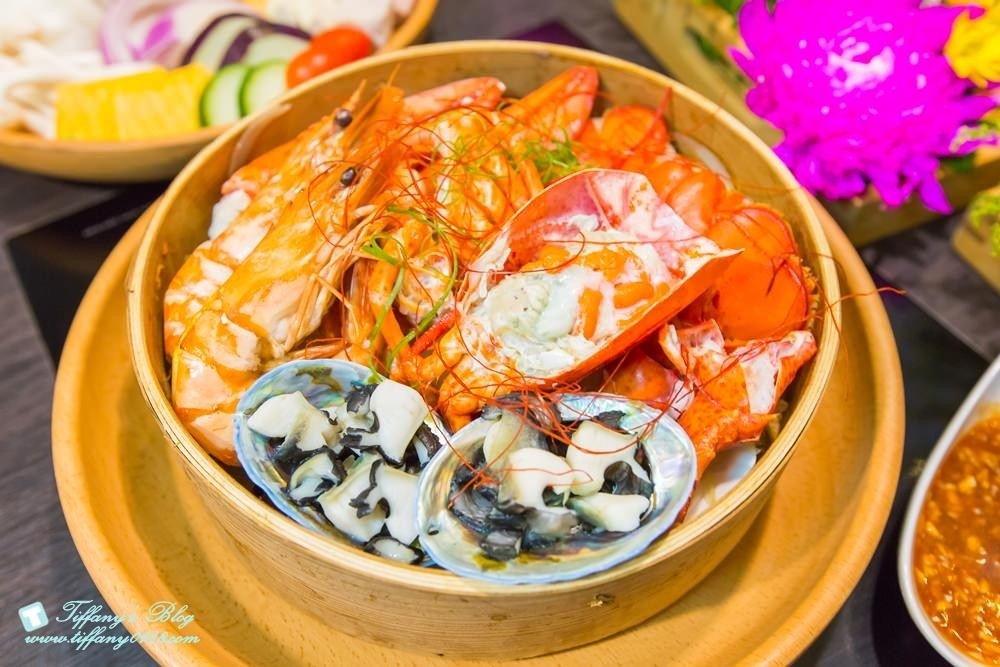 [台中火鍋]鍠樂極上和牛海鮮鍋物/聖誕節套餐限時預定中/台中公益路美食/IG打卡花牆(有免費停車場)