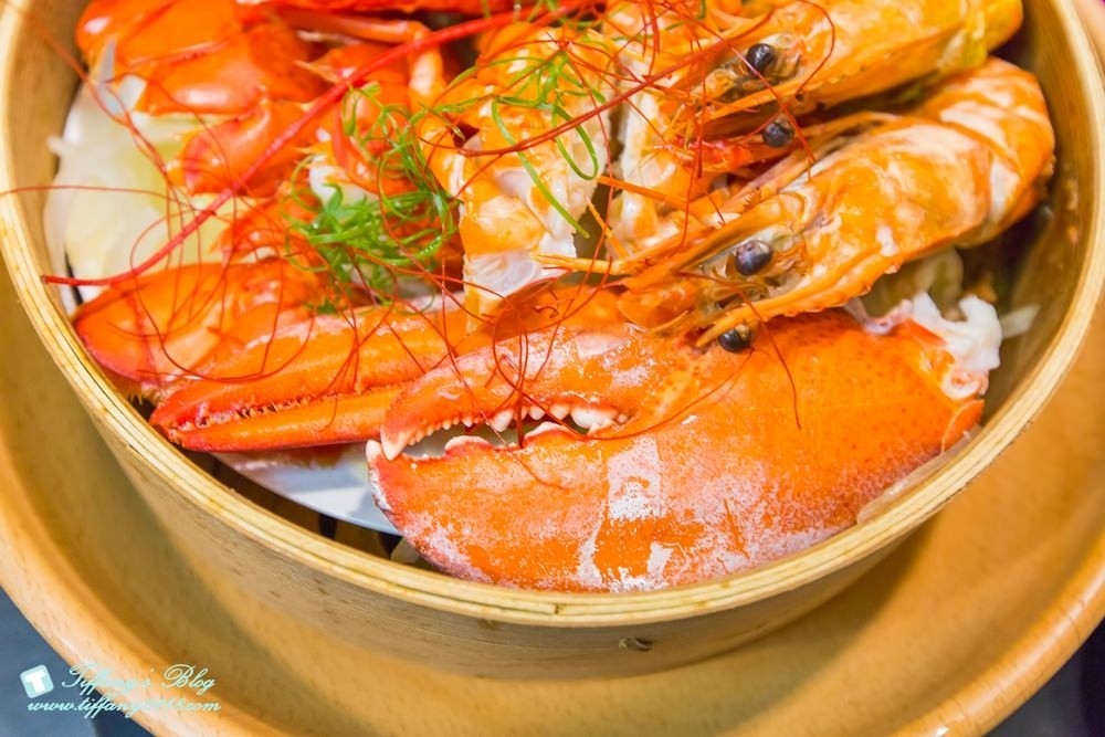 [台中火鍋]鍠樂極上和牛海鮮鍋物/聖誕節套餐限時預定中/台中公益路美食/IG打卡花牆(有免費停車場)