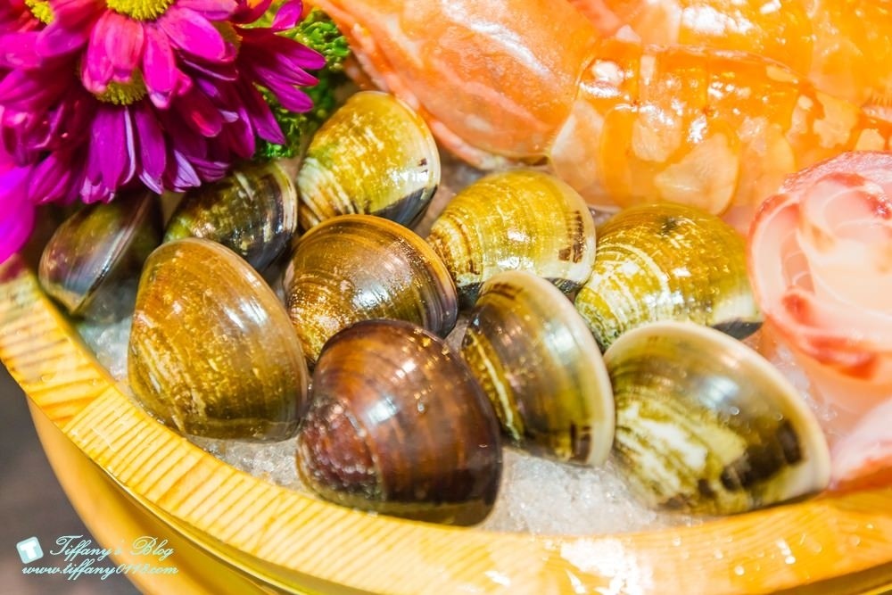 [台中火鍋]鍠樂極上和牛海鮮鍋物/聖誕節套餐限時預定中/台中公益路美食/IG打卡花牆(有免費停車場)