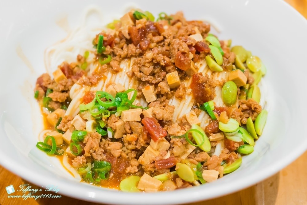 [台北美食]台灣必吃-鼎泰豐/小籠包排骨蛋炒飯及小菜推薦(附菜單)/米其林一星餐廳的點餐攻略