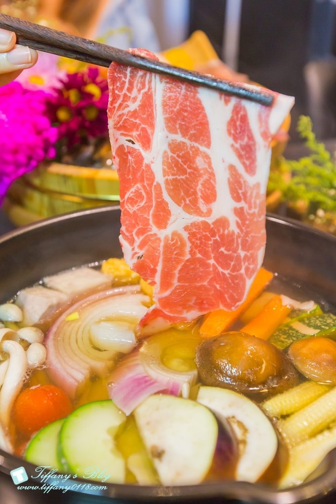 [台中火鍋]鍠樂極上和牛海鮮鍋物/聖誕節套餐限時預定中/台中公益路美食/IG打卡花牆(有免費停車場)