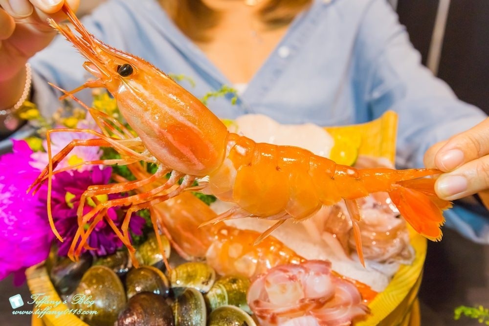 [台中火鍋]鍠樂極上和牛海鮮鍋物/聖誕節套餐限時預定中/台中公益路美食/IG打卡花牆(有免費停車場)