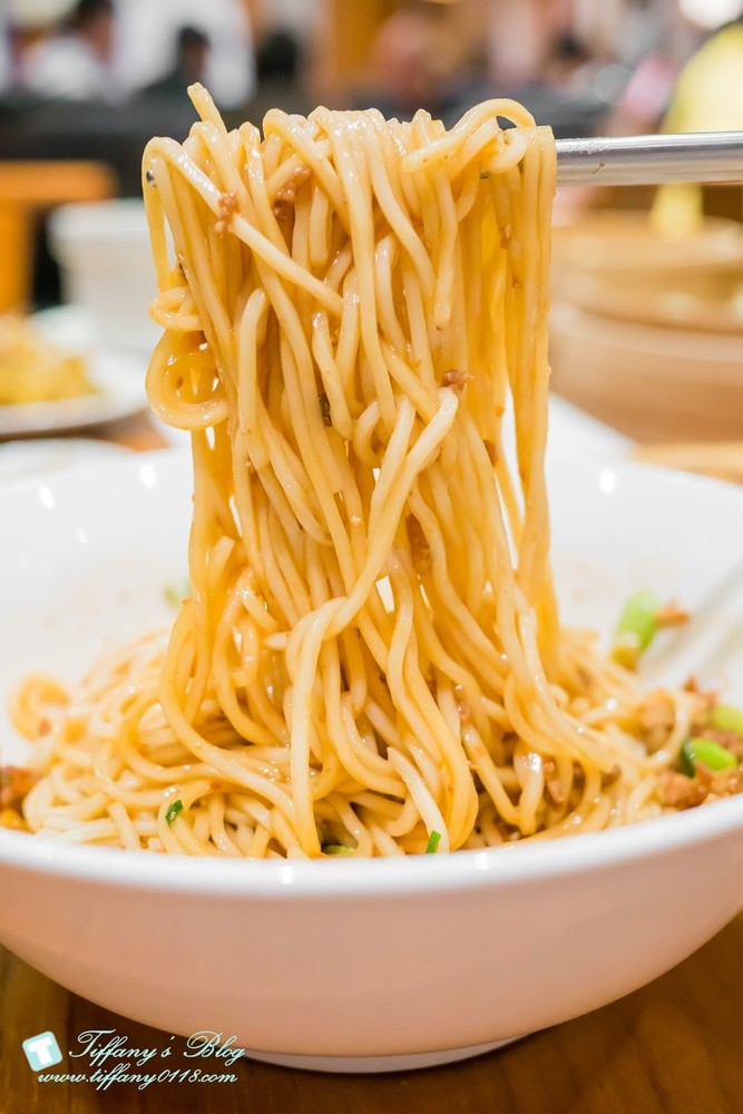 [台北美食]台灣必吃-鼎泰豐/小籠包排骨蛋炒飯及小菜推薦(附菜單)/米其林一星餐廳的點餐攻略