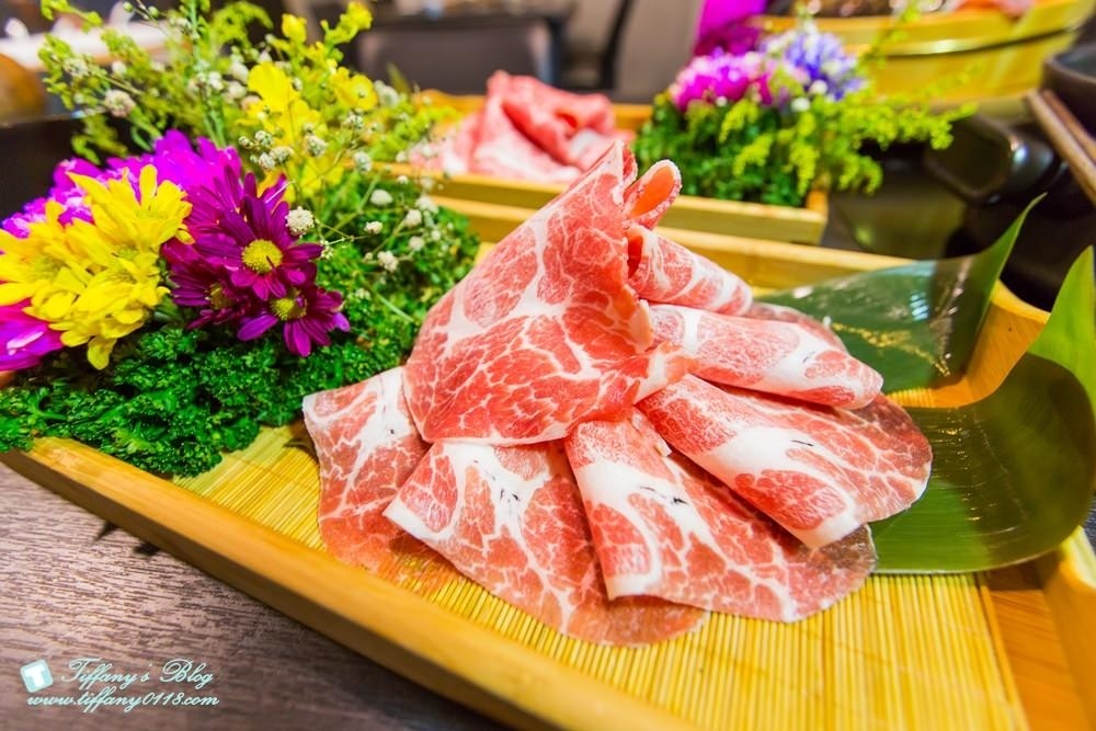 [台中火鍋]鍠樂極上和牛海鮮鍋物/聖誕節套餐限時預定中/台中公益路美食/IG打卡花牆(有免費停車場)