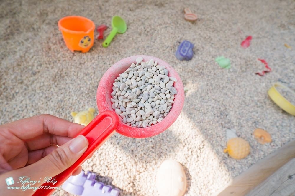 [台中西區美食]披薩工廠-草悟廠/有沙坑的親子餐廳/超豐盛早午餐和比臉大披薩
