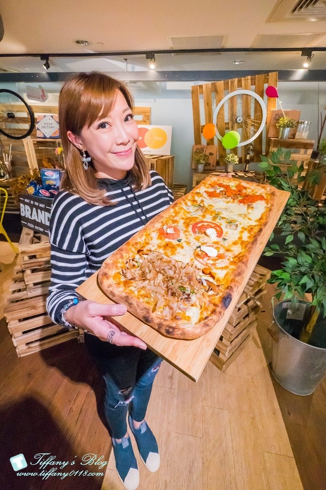 [台中西區美食]披薩工廠-草悟廠/有沙坑的親子餐廳/超豐盛早午餐和比臉大披薩