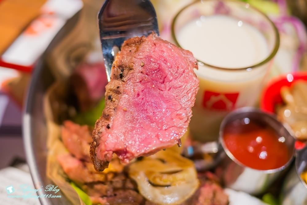 [台中西區美食]披薩工廠-草悟廠/有沙坑的親子餐廳/超豐盛早午餐和比臉大披薩