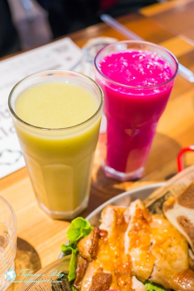 [台中西區美食]披薩工廠-草悟廠/有沙坑的親子餐廳/超豐盛早午餐和比臉大披薩