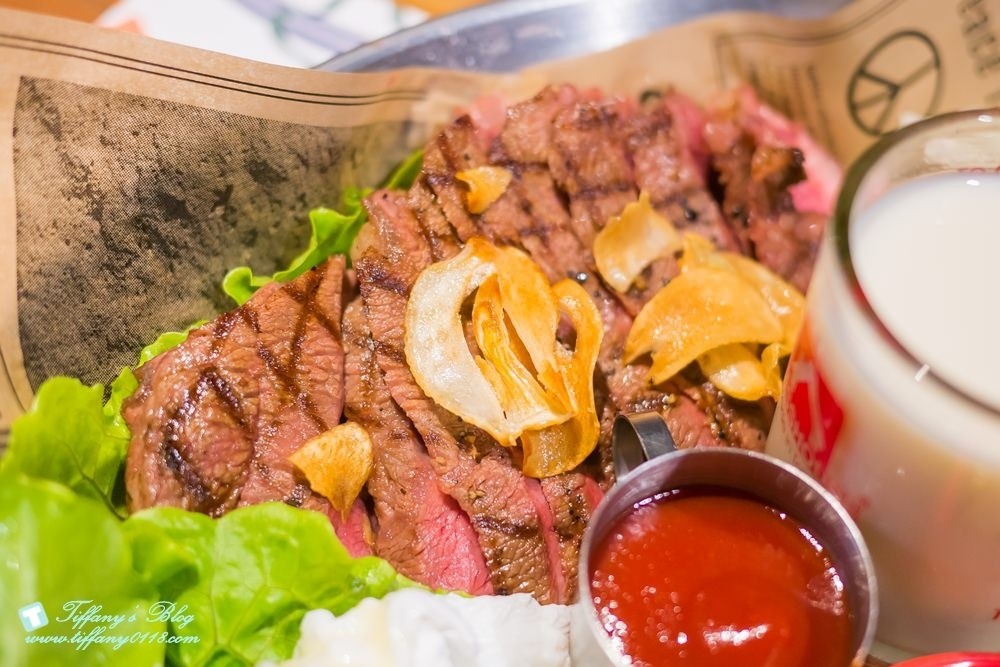 [台中西區美食]披薩工廠-草悟廠/有沙坑的親子餐廳/超豐盛早午餐和比臉大披薩