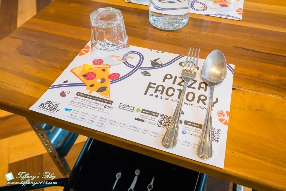 [台中西區美食]披薩工廠-草悟廠/有沙坑的親子餐廳/超豐盛早午餐和比臉大披薩