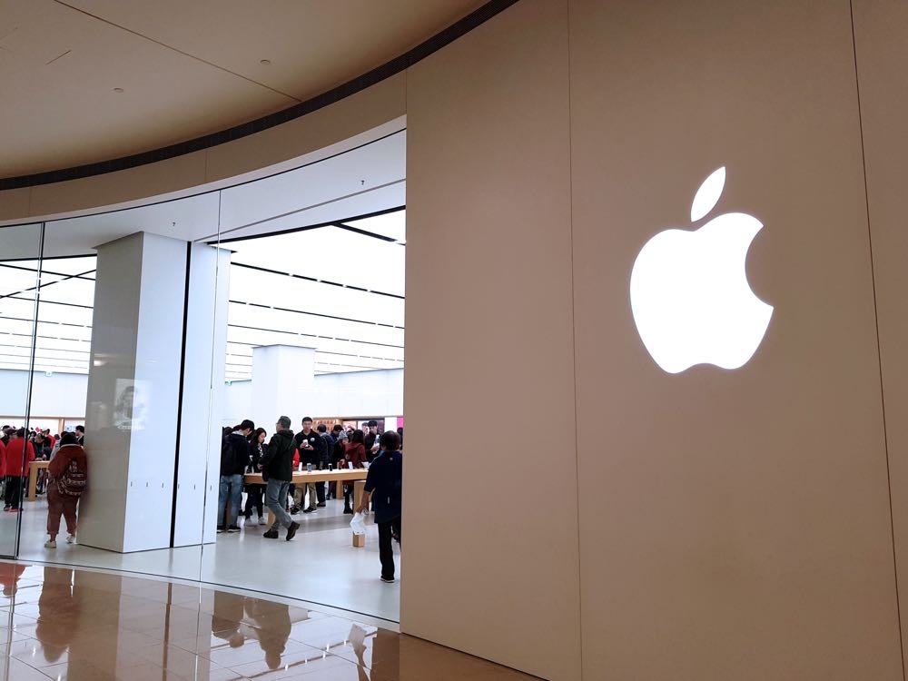 [直擊] Apple iPhone 電池更換服務 - 直營店中是沒有現貨直接更換的！