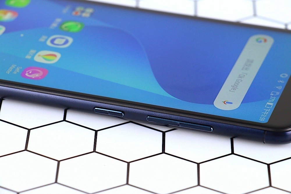 ASUS ZenFone Max Plus (M1)