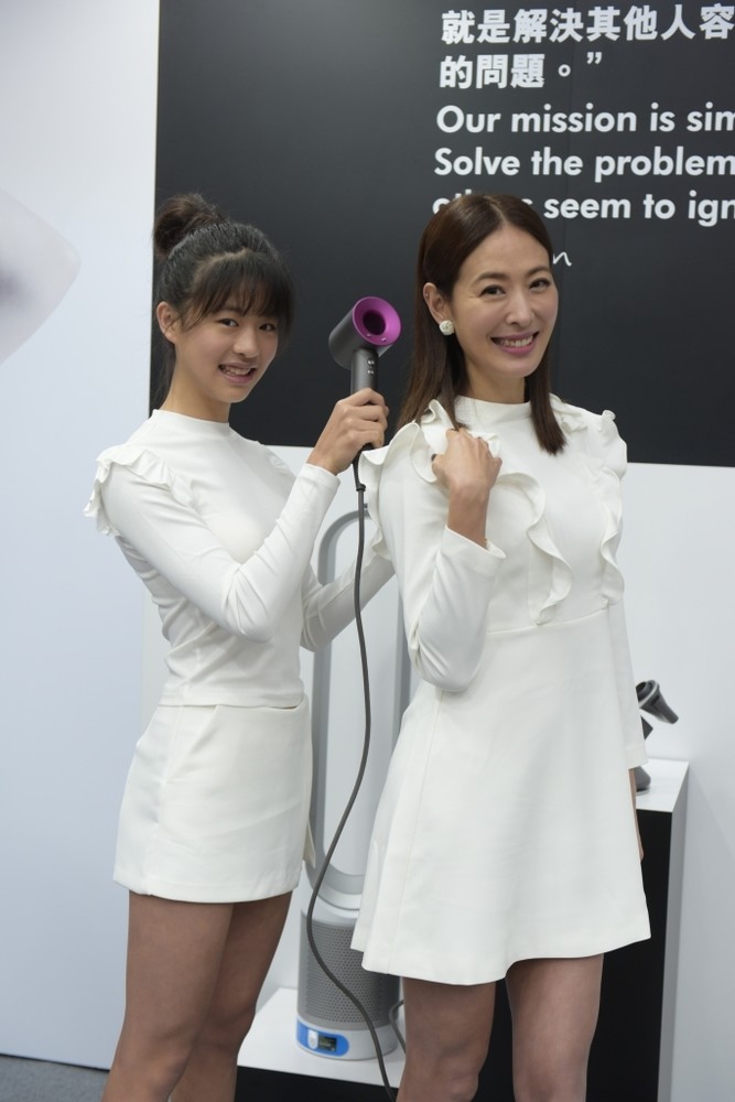 Dyson V8 carbon fibre 