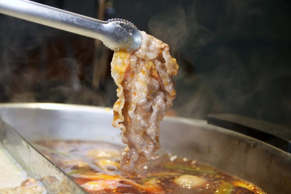食鍋 麻辣火鍋 鍋物 火鍋 北高雄火鍋 鴛鴦鍋 高雄美食 高雄必吃 霸氣肉盤 肉多
