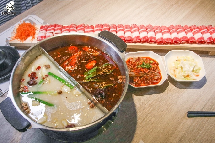 食鍋 麻辣火鍋 鍋物 火鍋 北高雄火鍋 鴛鴦鍋 高雄美食 高雄必吃 霸氣肉盤 肉多