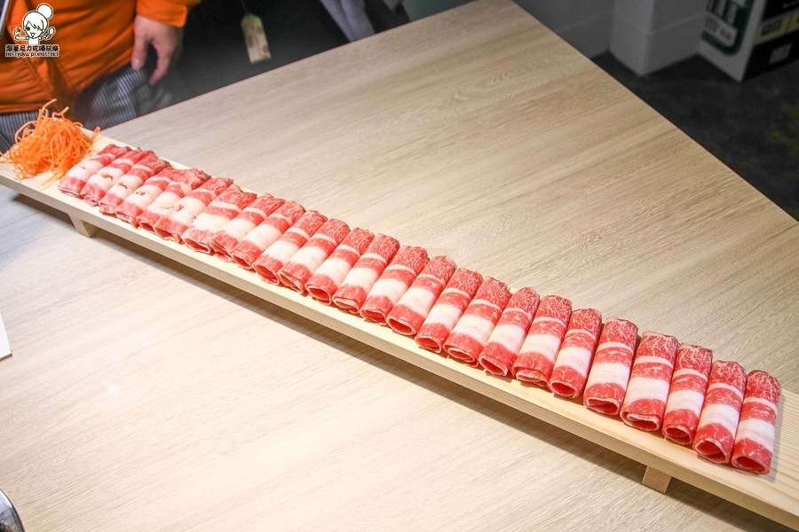 食鍋 麻辣火鍋 鍋物 火鍋 北高雄火鍋 鴛鴦鍋 高雄美食 高雄必吃 霸氣肉盤 肉多