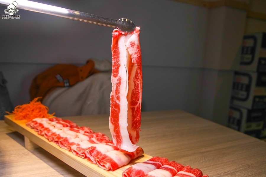 食鍋 麻辣火鍋 鍋物 火鍋 北高雄火鍋 鴛鴦鍋 高雄美食 高雄必吃 霸氣肉盤 肉多