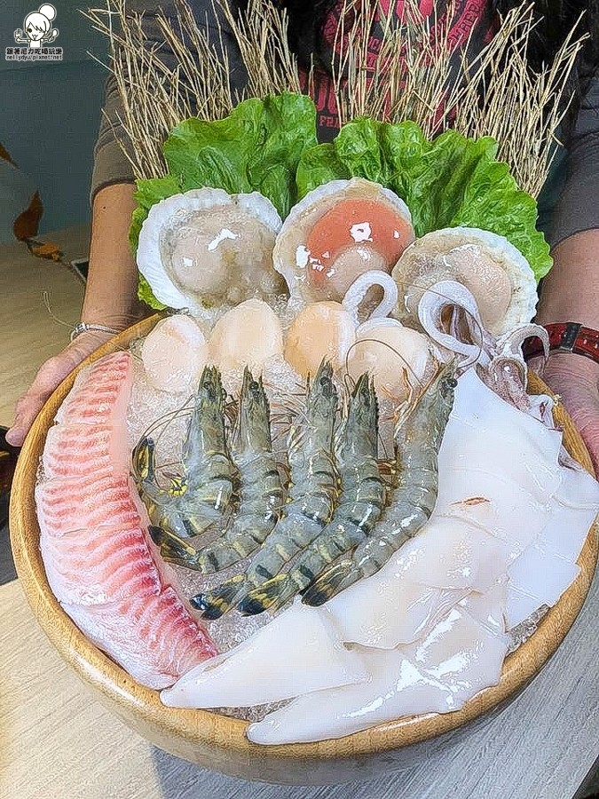 食鍋 麻辣火鍋 鍋物 火鍋 北高雄火鍋 鴛鴦鍋 高雄美食 高雄必吃 霸氣肉盤 肉多