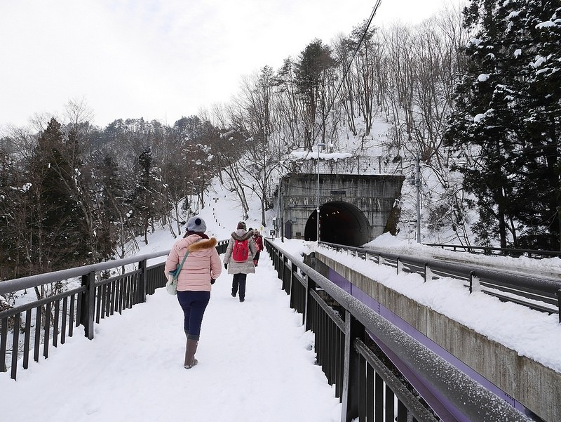 【福島旅遊】只見線第一鐵橋：鐵道冬雪絕景（含交通攻略＋雪地必備好用聖品潤膚霜推薦） @就愛去日本 - 右上的世界食旅