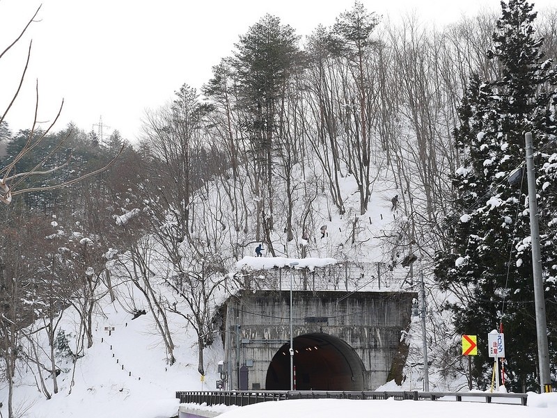 【福島旅遊】只見線第一鐵橋：鐵道冬雪絕景（含交通攻略＋雪地必備好用聖品潤膚霜推薦） @就愛去日本 - 右上的世界食旅