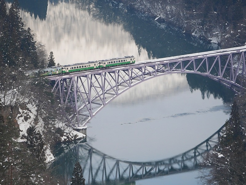 【福島旅遊】只見線第一鐵橋：鐵道冬雪絕景（含交通攻略＋雪地必備好用聖品潤膚霜推薦） @就愛去日本 - 右上的世界食旅