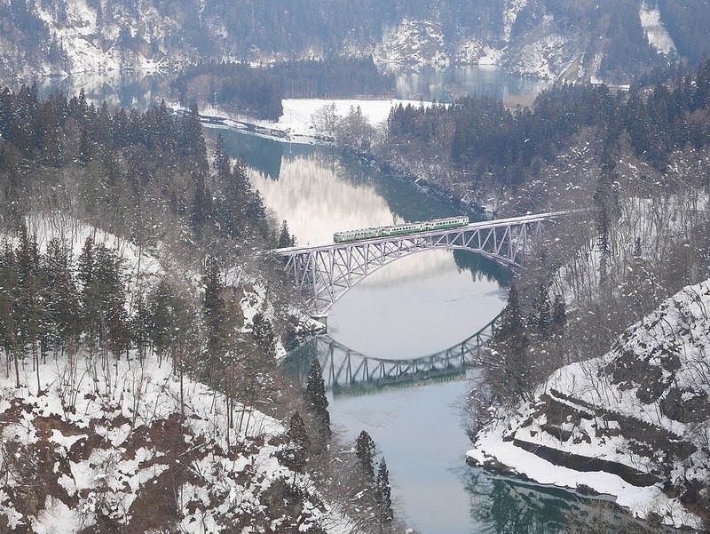 【福島旅遊】只見線第一鐵橋：鐵道冬雪絕景（含交通攻略＋雪地必備好用聖品潤膚霜推薦） @就愛去日本 - 右上的世界食旅
