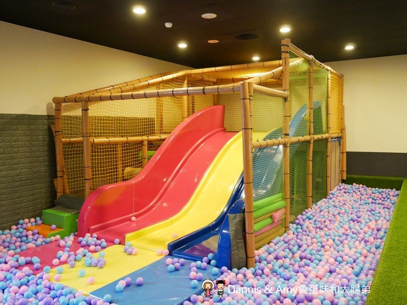 《新竹竹北聚餐推薦餐廳》一品活蝦竹北旗艦店。現撈泰國蝦美食餐廳。下班約會聚餐好去處。還有超大親子空間設計︱（影片）