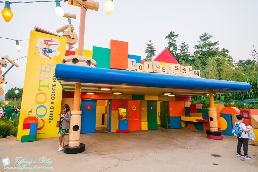 2018香港迪士尼樂園全攻略/一個人如何玩遍迪士尼的熱門設施/下載APP超好用