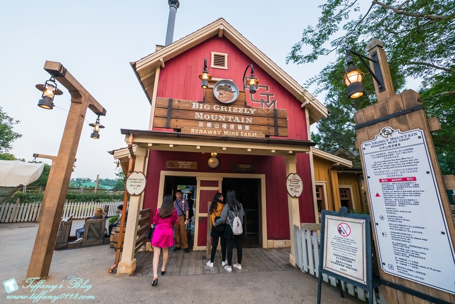 2018香港迪士尼樂園全攻略/一個人如何玩遍迪士尼的熱門設施/下載APP超好用