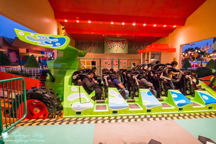 2018香港迪士尼樂園全攻略/一個人如何玩遍迪士尼的熱門設施/下載APP超好用