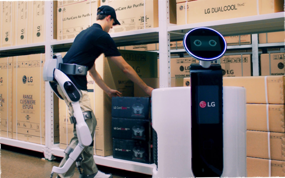 LG CLOi SuitBot and LG Shopping Cart Robot.jpg