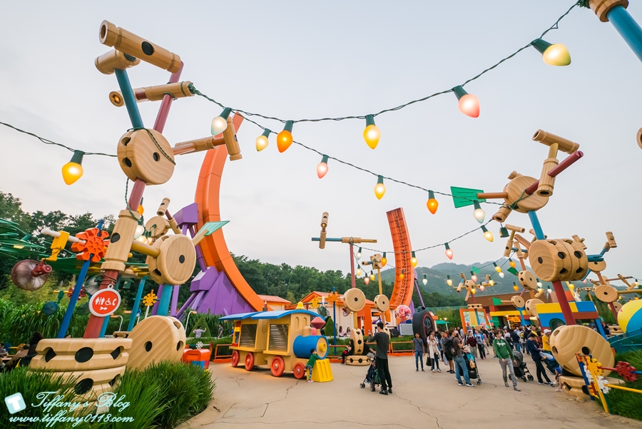 2018香港迪士尼樂園全攻略/一個人如何玩遍迪士尼的熱門設施/下載APP超好用