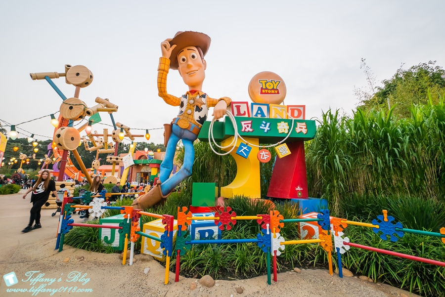 2018香港迪士尼樂園全攻略/一個人如何玩遍迪士尼的熱門設施/下載APP超好用