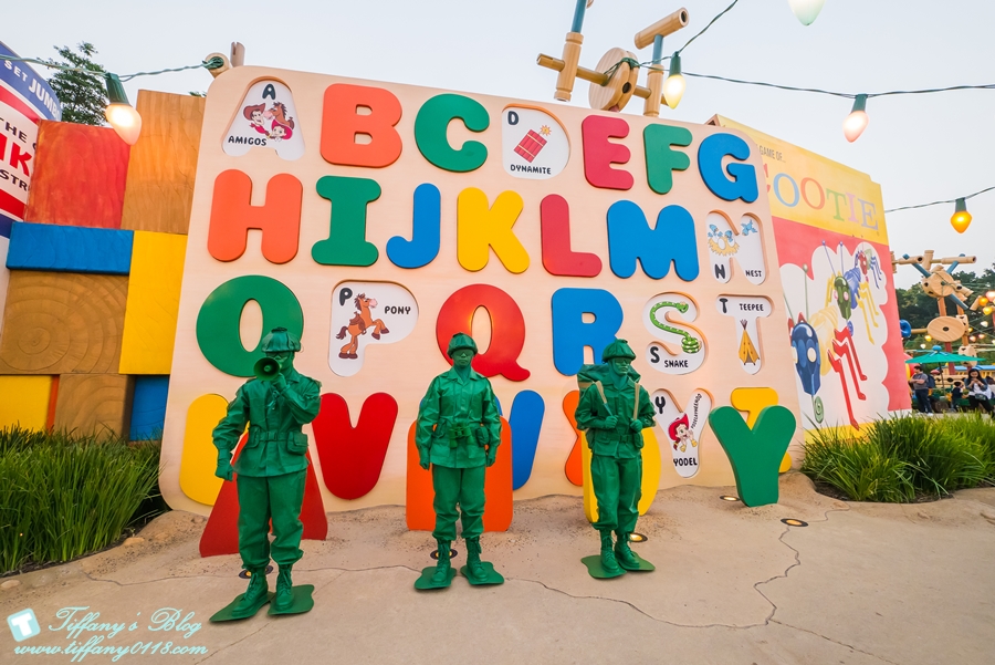 2018香港迪士尼樂園全攻略/一個人如何玩遍迪士尼的熱門設施/下載APP超好用