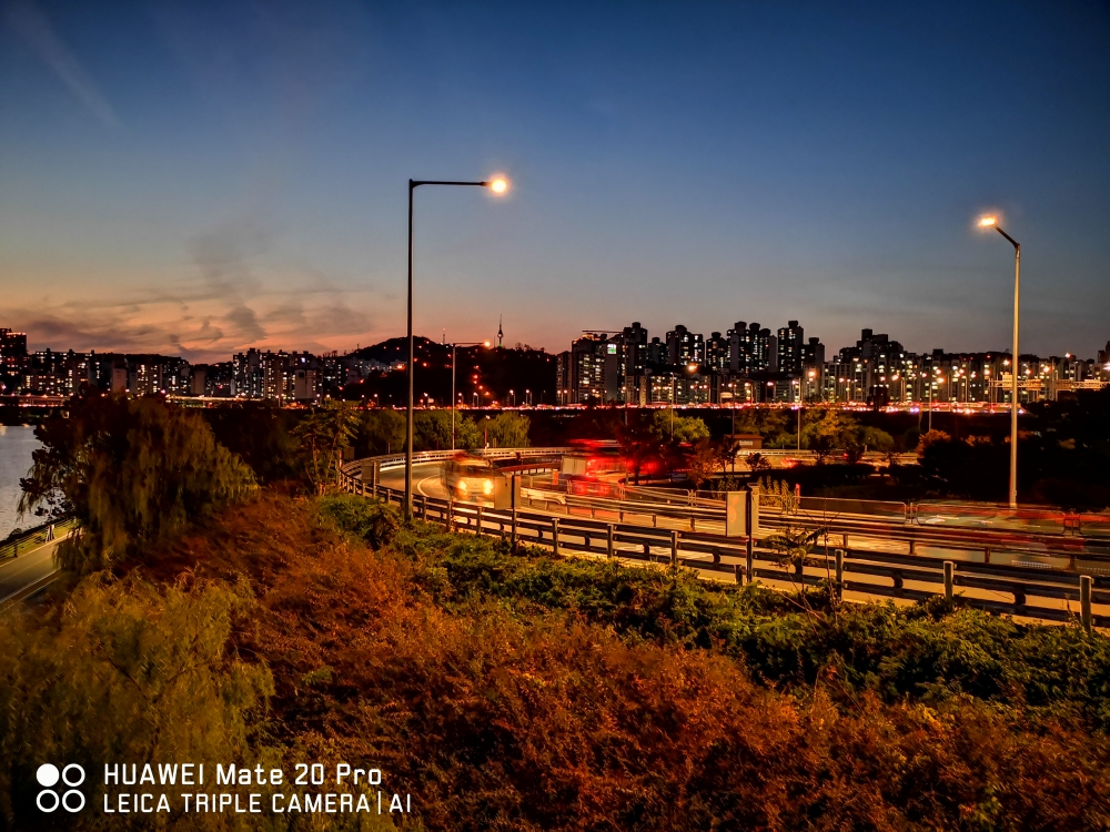孤單又燦爛的旅程 給 HUAWEI Mate20 Pro 拍出首爾如韓劇繽紛綺麗的秋景