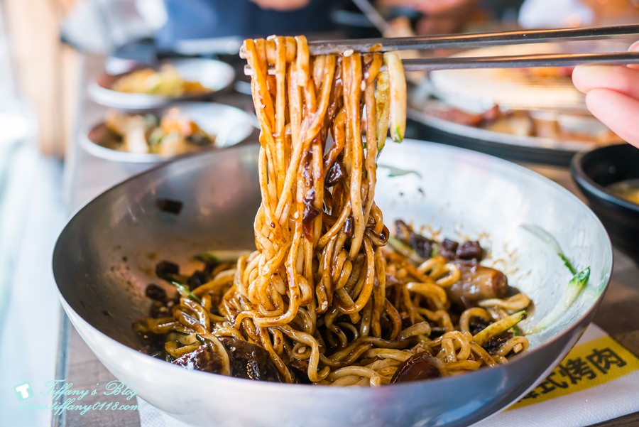 [西門町美食]肉倉韓式烤肉/吃到飽的韓式烤肉還有八種小菜+飲料啤酒無限吃(附完整菜單)