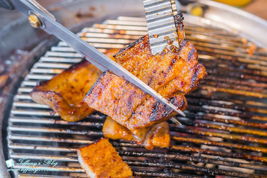 [西門町美食]肉倉韓式烤肉/吃到飽的韓式烤肉還有八種小菜+飲料啤酒無限吃(附完整菜單)
