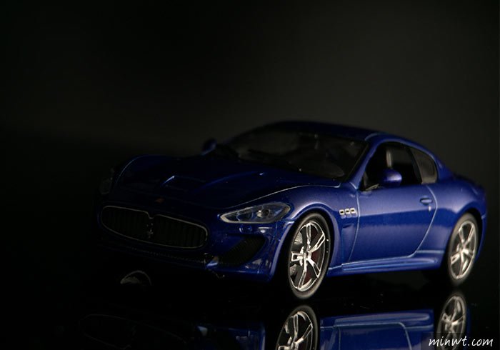 梅問題－「手機商品攝影-21」用手機拍出霸氣「Maserati/瑪莎拉蒂」玩具小車