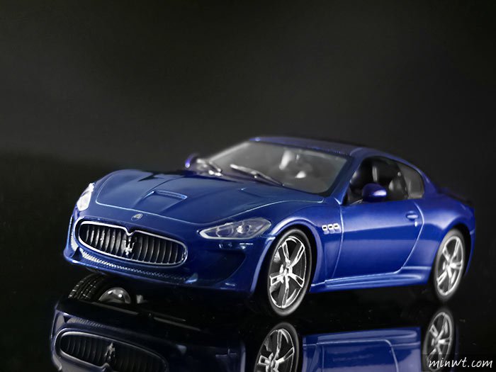 梅問題－「手機商品攝影-21」用手機拍出霸氣「Maserati/瑪莎拉蒂」玩具小車
