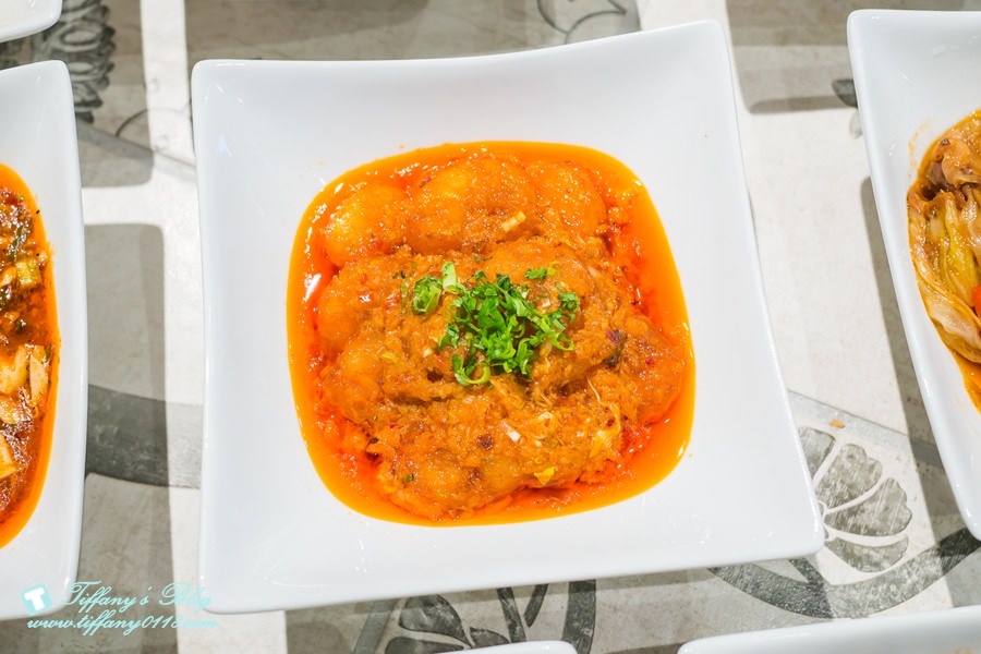 [微風南山]金葉紅廚RED KITCHEN/和風川味功夫菜/套餐最便宜70元/在美食街吃川味桌菜新概念