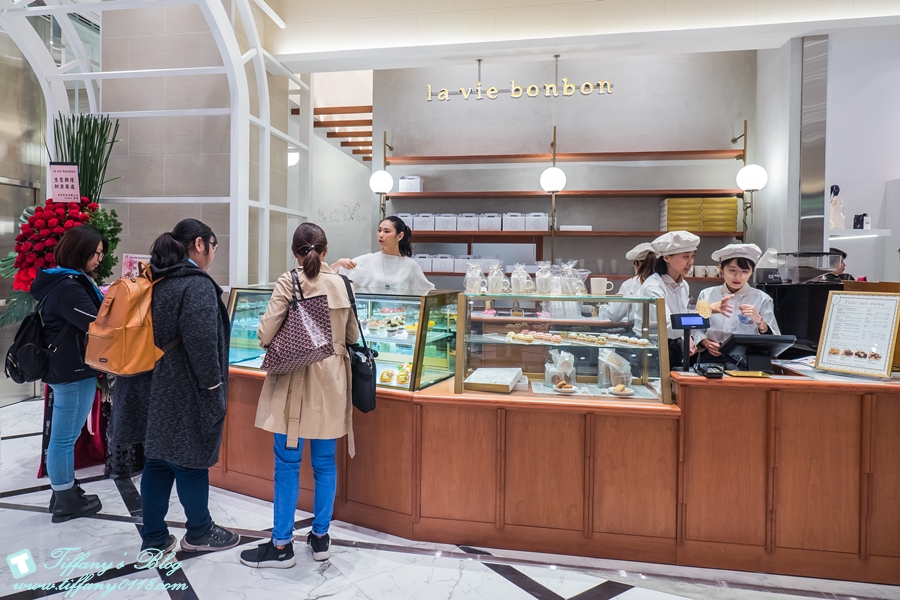 「微風南山Breeze atre」樓層全攻略/自動洗頭機、藍瓶咖啡、餐廳美食街、交通資訊全紀錄/捷運台北101世貿站