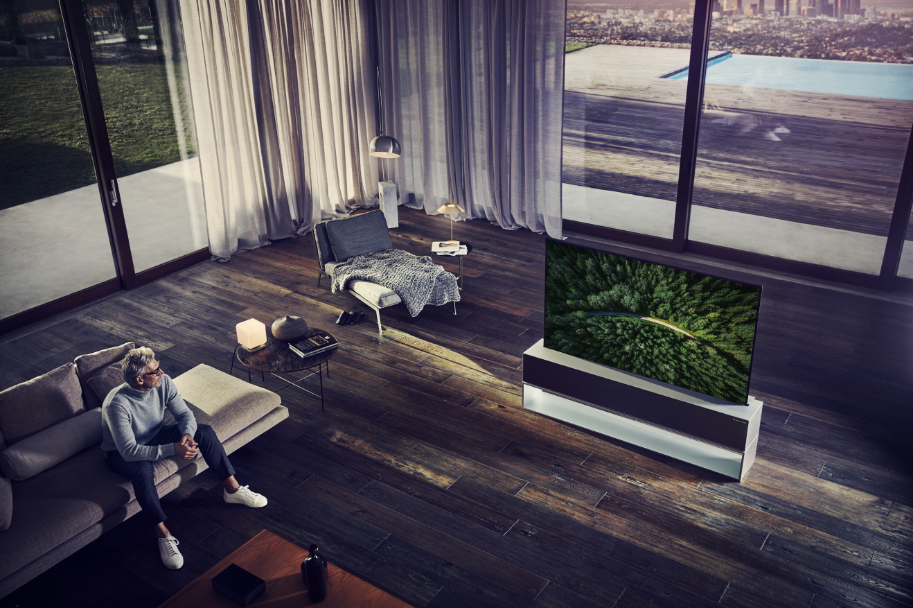 LG OLED TV R Full 03.jpg