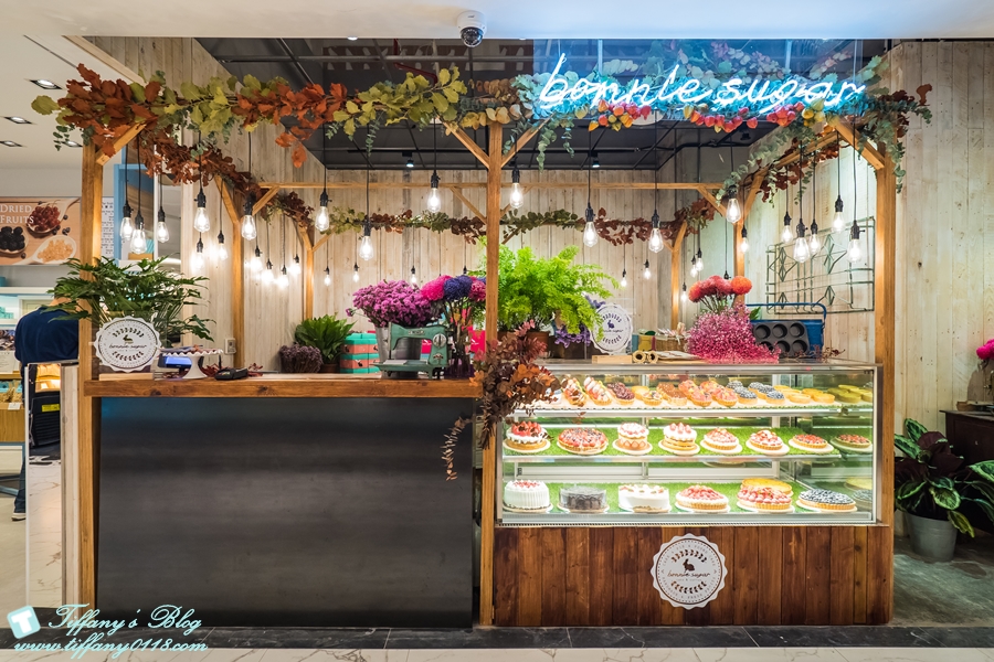 「微風南山Breeze atre」樓層全攻略/自動洗頭機、藍瓶咖啡、餐廳美食街、交通資訊全紀錄/捷運台北101世貿站