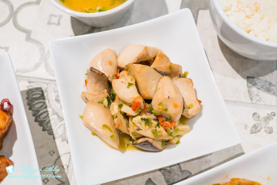 [微風南山]金葉紅廚RED KITCHEN/和風川味功夫菜/套餐最便宜70元/在美食街吃川味桌菜新概念