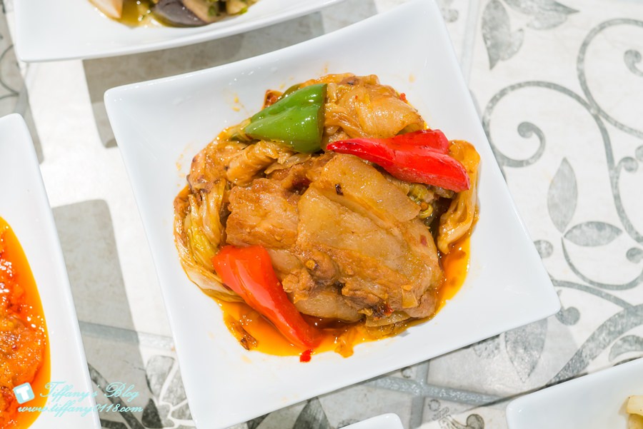 [微風南山]金葉紅廚RED KITCHEN/和風川味功夫菜/套餐最便宜70元/在美食街吃川味桌菜新概念