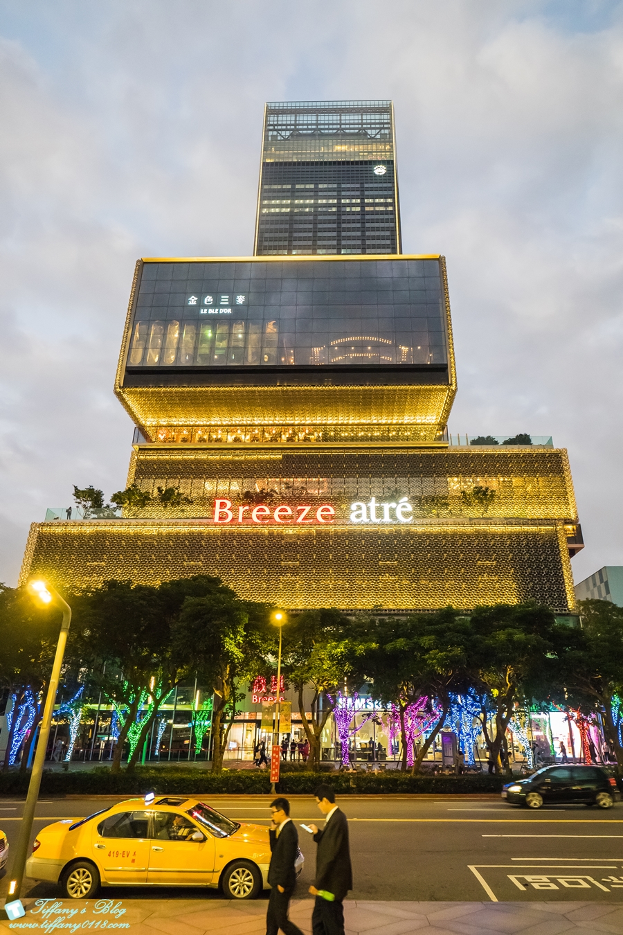 「微風南山Breeze atre」樓層全攻略/自動洗頭機、藍瓶咖啡、餐廳美食街、交通資訊全紀錄/捷運台北101世貿站