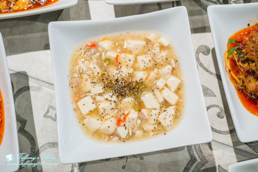 [微風南山]金葉紅廚RED KITCHEN/和風川味功夫菜/套餐最便宜70元/在美食街吃川味桌菜新概念