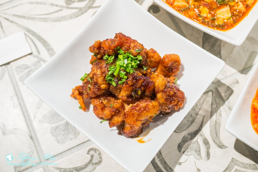 [微風南山]金葉紅廚RED KITCHEN/和風川味功夫菜/套餐最便宜70元/在美食街吃川味桌菜新概念